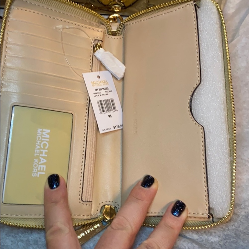 MK Gold metallic Satchel and matching wristlet - Picture 4 of 7